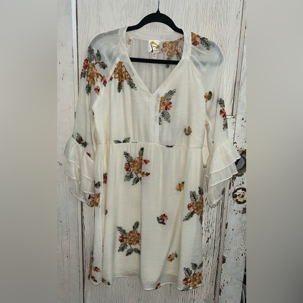 🌷🌷Anthropologie White Embroidered Floral Dress🌷🌷 - Picture 2 of 9